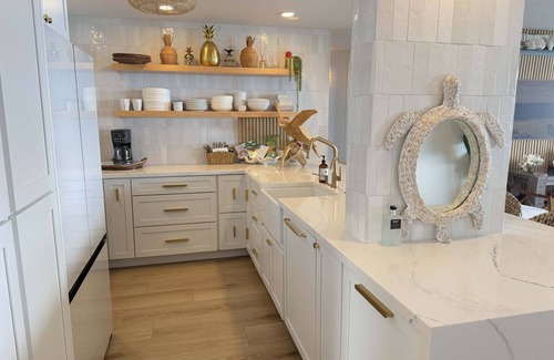 Kahana Condo | Unforgettable Oceanfront Stay | Nature & Luxury | Lanai & Moloka’i Views