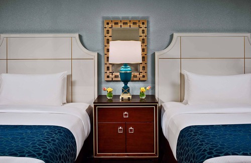French Quarter Hotel | Unforgettable Stay in French Quarter! Pets Allowed, Balcony, w/Outdoor Pool