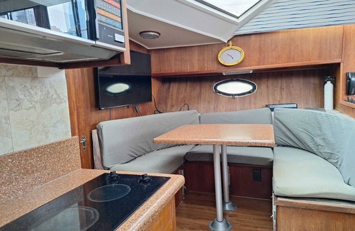 Downtown Jersey City Boat Rental | Unforgettable Waterfront Escape – Vintage Yacht Stay - Manhattan Skyline Views