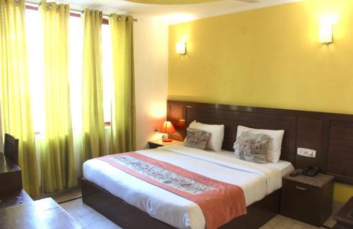 Karol Bagh Hotel | UNI-STAR hOTEL