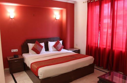 Karol Bagh Hotel | UNI-STAR hOTEL