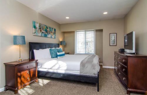 Midvale House | Union Duplex Cove and Woods in Salt Lake with Hot Tub