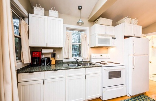 Union Pier Cottage | UNION PIER COTTAGE CLOSE TO BEACH AND DOWNTOWN!