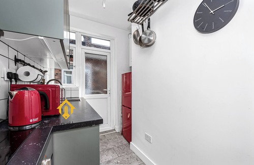 High Street Apartment | Unique 2 bedroom Flat in Heart of Walthamstow