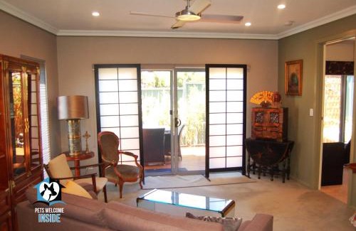 Victor Harbor House | Unique 2Bed Home 100M to Beach