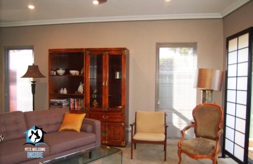Victor Harbor House | Unique 2Bed Home 100M to Beach