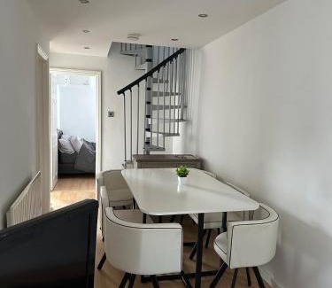 Rogerstone Apartment | Unique 3 Bed Flat and Cinema Room