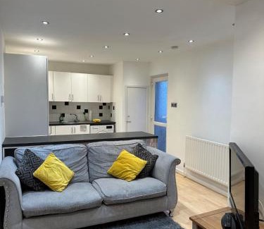 Rogerstone Apartment | Unique 3 Bed Flat and Cinema Room