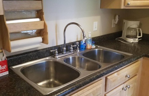 Syracuse House | Unique 3 BR, 2 BR Waterfront Home/Vacation Getaway in Syracuse, Indiana