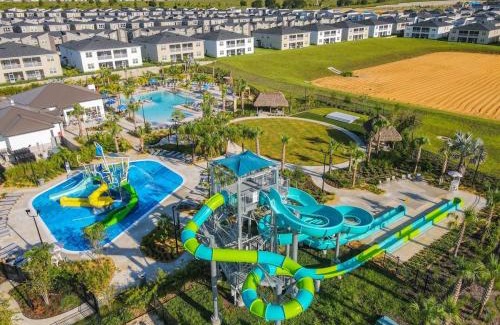 Four Corners House | Unique 3BR condo with Waterpark