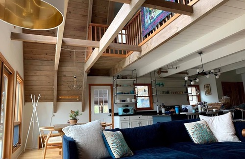 Vilas House | Unique A-Frame Cabin near Boone! Sleeps 6, Hot Tub, large deck