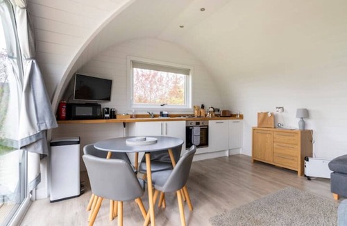North Walsham Cabin | Unique and Luxurious Hideaway With Private hot tub