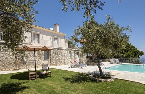 Perama Villa | Unique & Beautifully Restored Villa, A/C, Private Infinity Pool, Fitness Room & Magical Sea Views!