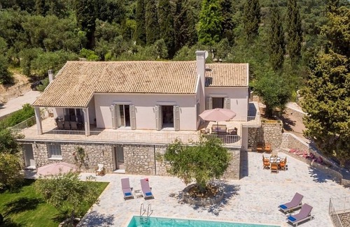 Perama Villa | Unique & Beautifully Restored Villa, A/C, Private Infinity Pool, Fitness Room & Magical Sea Views!