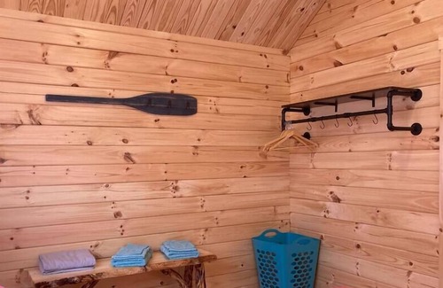Holly Ridge Cabin | Unique Cabin Near Surf City with Loft and Parking