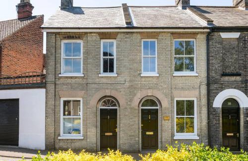 Norwich House | Unique city centre house with log burner & courtyard