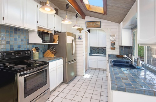 Stinson Beach House | Unique Coastal Cottage