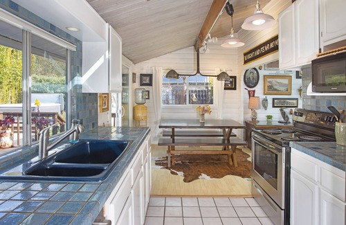 Stinson Beach House | Unique Coastal Cottage