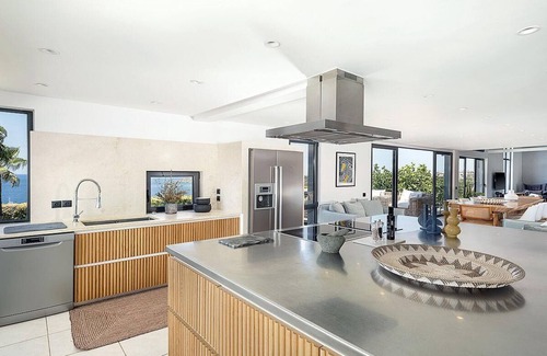 Chorafakia Villa | Unique design - location 500m from the sandy beach