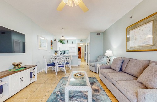 Gulf Shores Condo | Unique dog-friendly Gulf-front condo with amazing views, pools, sauna, gym, & AC