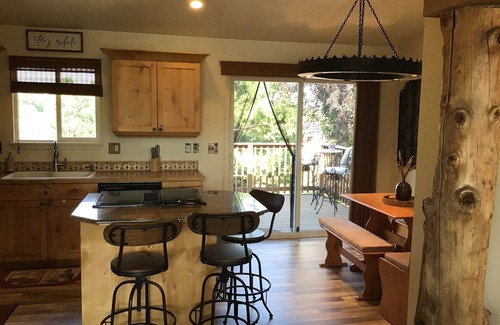 Southwest Ada County Alliance House | Unique Family Retreat