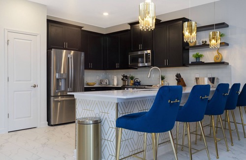 Davenport House | Unique High-end Luxury 8BR Villa- Pool w/Privacy, High Speed WiFi, Game Room -Champions Gate 9312SH