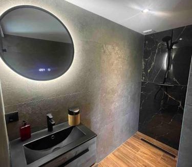 Municipality of Zaanstad Ski Chalet | Unique Lodge 22 min from Amsterdam CS