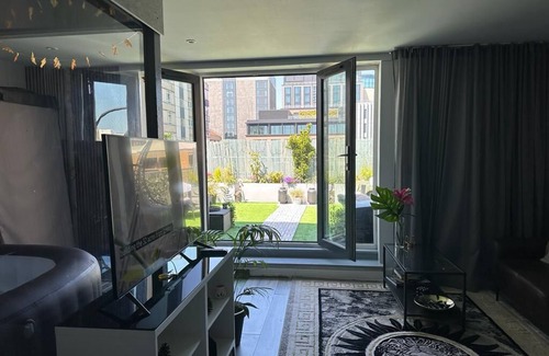 The Westside Apartment | Unique Penthouse with Jacuzzi & Garden
