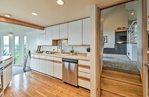 Port Ludlow House | Unique Port Ludlow Home w/3 Decks & Hot Tub!