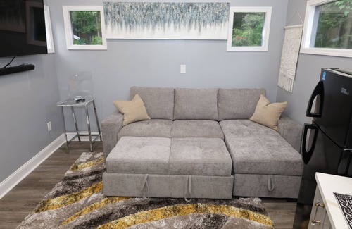 Atlanta Cottage | Unique romantic tiny house for your in town escape!nn10 min from downtown ATL
