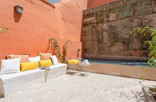San Bartolome House | Unique Sevillian House with Pool. Casa Tintes
