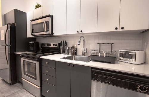 Plateau Mont Royal Apartment | Unique Stays - 3690 St-Denis