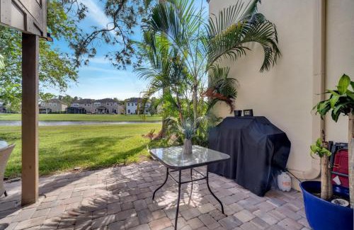 Florida Center North Apartment | Unique Stays at Cozy Lake House near Universal
