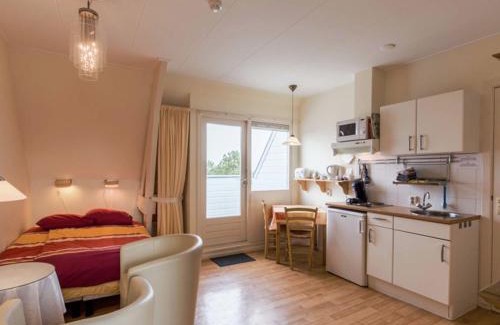 Bergen aan Zee Apartment | Unique studio on large estate with sea view