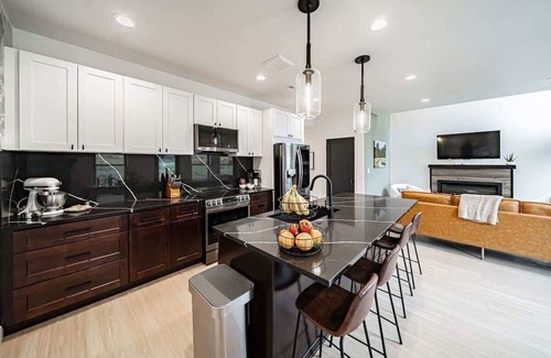 Driggs Condo | Unique Townhome with AC, Garage, Patio!