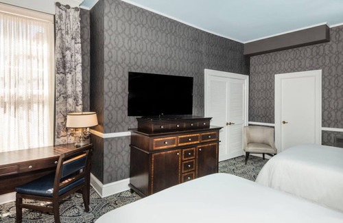 Historic District Hotel | Unique Victorian Stay w/Modern Amenities + Steps from Waterfront