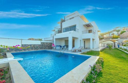 Sahl Hasheeh Villa | unique villa with heated pool and Spa