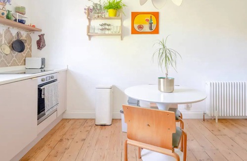 Dalston Apartment | Unique Vintage-Style 3BD Flat - Dalston