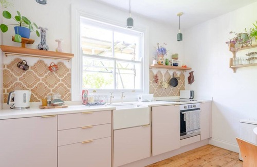 Dalston Apartment | Unique Vintage-Style 3BD Flat - Dalston