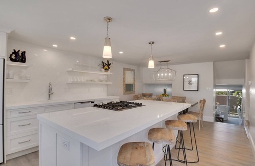 Hyannis Condo | Unit 143 Poolside 4BD-A/C, Private Balcony, Association Beach & Pool