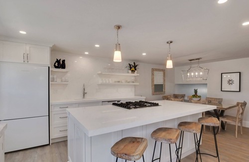 Hyannis Condo | Unit 143 Poolside 4BD-A/C, Private Balcony, Association Beach & Pool