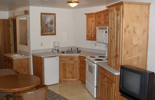 Island Park House | Unit 17 Jetted Tub Suite yards from Henry's Lake , 15 minutes to Yellowstone