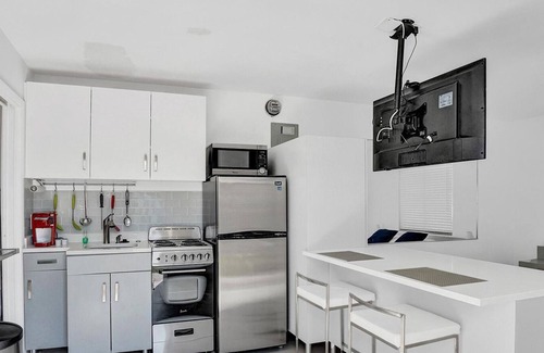 Deerfield Beach House | UnitA Sea&I Private Studio near Deerfield Beach