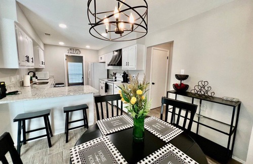 Universal City House | Universal City 4BR Furnished Relocation Housing Randolph AFB Wi-Fi Washer/Dryer