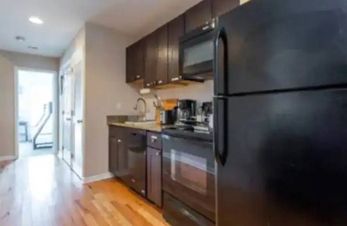 University City Apartment | University City 3b2b with Roof deck walk to Campus