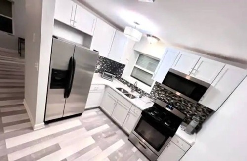 Woodlawn Condo | University of Chicago Luxury Two Bedroom Condo