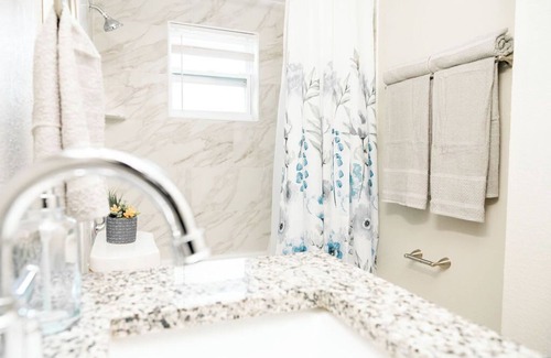 University Apartment | University Serenity Suites #B102