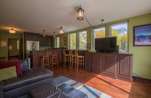 Telluride Condo | Unmatched In-Town Box Canyon Views,4 Blocks to Gondola,Covered Parking