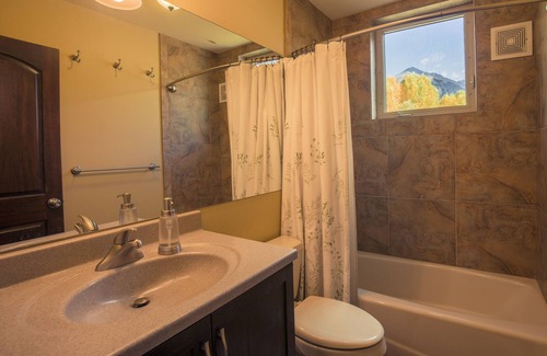 Telluride Condo | Unmatched In-Town Box Canyon Views,4 Blocks to Gondola,Covered Parking