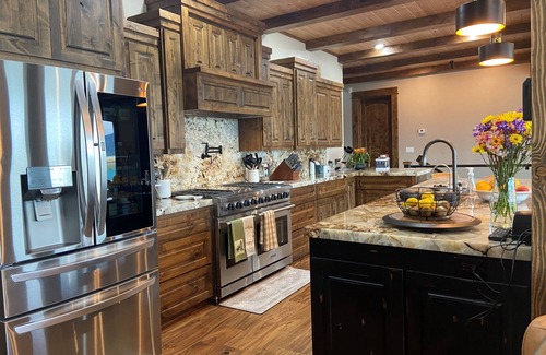 Island Park House | UNPARALLELED Elegance, Dramatic Mountain/Lake Views! 20 Mins to Yellowstone NP!